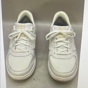 Kizik Brisbane White Sneakers